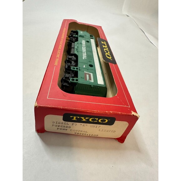 TYCO Diesel F9 "A" Unit - Powered , Penn Central HO Scale Engine - See Desc. - Picture 2 of 5